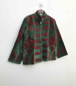 Chaqueta Bomber Bordada con Diseño Floral Suzani, 100% Terciopelo, Relleno de Algodón, Hecha a Mano, Estilo Bohemio Vintage, Reversible, para Verano - Product Image 3