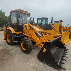 Chargeuse-pelleteuse JCB 3CX robuste conçue pour les travaux d'excavation, de chargement et de construction exigeants, offrant des performances durables - Product Image 2