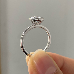 แหวนหมั้นเพชรทรงรี 2 กะรัต เพชรเลี้ยงในห้องปฏิบัติการ ตัวเรือนทอง 14K ประดับเพชรเม็ดเดี่ยว รับรองโดย IGI เครื่องประดับเจ้าสาวที่ผลิตขึ้นอย่างยั่งยืน - Product Image 3