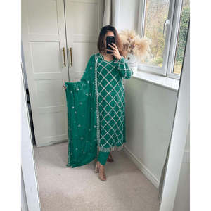 Hermoso Conjunto de Salwar Kameez de Poliéster, Top, Pantalón y Dupatta Elegante para Fiestas - Product Image 1