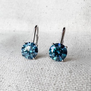 Pendientes de moissanita azul Londres, cada uno con 2 quilates, pendientes de diamantes de color en plata 925, joyería minimalista, fabricante de la India. - Product Image 1