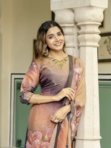 Costume en viscose imprimé numériquement avec travail manuel, prêt-à-porter, trois pièces, style ethnique, pour fêtes et mariages - Product Image 5