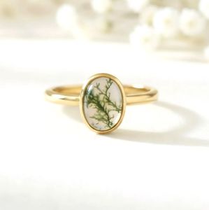 Bague de promesse minimaliste en argent sterling 925 avec cabochon ovale en agate mousse naturelle véritable sertie clos - Product Image 1