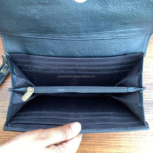 Célèbre marque Designer à la main en cuir repoussé femmes embrayage cheveux sur peau de vache argent porte-cartes de crédit Western Floral bracelet portefeuilles - Product Image 4