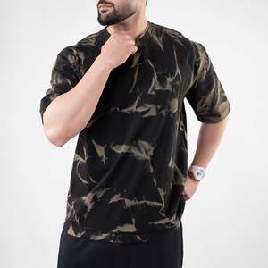 Camiseta Negra Extra Grande para Hombre con Diseño Exclusivo, Lavado Olive Bleech Out, 100% Algodón, Manga Corta, Estampado de Letras - Product Image 1