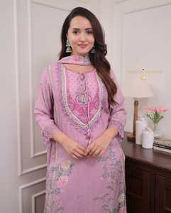 Traje Pakistaní de Muselina Lila, Bellamente Decorado con Estampados Digitales y Bordado a Mano, Traje Salwar Pakistaní - Product Image 5