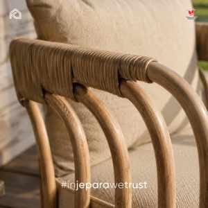 Fauteuil en rotin naturel fait main avec coussin, chaise longue rustique de style farmhouse pour salon, patio, hôtel, mobilier de resort - Product Image 2