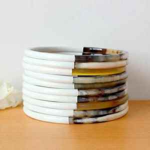 Bracelet jonc en corne de buffle naturelle, matériau écologique et biologique, couleur naturelle, style plume animale, pour femme, haute couture - Product Image 5