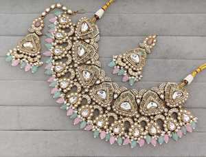 Conjunto de Collar Choker Kundan Chapado en Oro Antiguo Tradicional Indio con Cuentas de Piedras Preciosas Color Lavanda Púrpura, Conjunto de Joyería Nupcial con Pendientes - Product Image 1