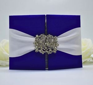 Folio d'invitation de mariage en soie bleue, pliage à double volet, avec ruban en satin et broche en strass, au meilleur prix, carte de mariage - Product Image 1