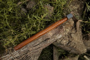 Hacha vikinga hecha a mano con espiga plana en acero de Damasco, mango de madera y funda de cuero, personalizable OEM/ODM - Product Image 3