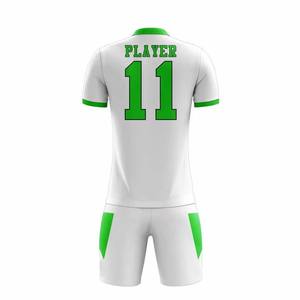 Conjunto de uniforme de fútbol ideal para deportes de equipo, con construcción transpirable, ajuste atlético y comodidad constante durante el juego. - Product Image 3