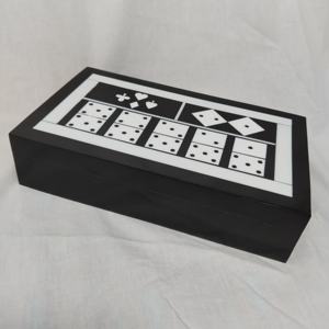 Jeu de dominos moderne en résine noire et blanche avec étui de rangement à motif cartes et dés, élégant décor de table, jeu pour les réunions de famille - Product Image 1