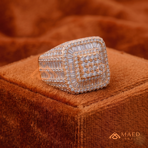 แหวนทรงสี่เหลี่ยมประดับเพชรแบบเรียงชั้นสีโรสโกลด์ |   เหรียญหินทรงบาแกตต์และทรงกลมที่มีเอกลักษณ์เฉพาะตัว |   วงฮิปฮอปชุบทองคำสีกุหลาบ 18K - Product Image 2