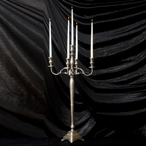 Candélabre fait main en métal plaqué argent avec cinq bras de forme carrée pour l'entrée de mariage et les décorations de fête - Product Image 5