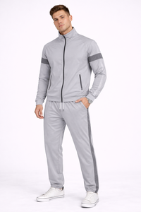 Ensemble de survêtement sport gris argenté premium pour homme avec empiècements latéraux contrastés, conçu pour une performance et un confort modernes - Product Image 4