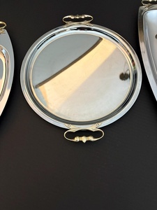 Bandeja de Almacenamiento Ovalada de Metal con Asas Doradas, Acabado Pulido, Diseño Clásico para Uso en Mesa - Product Image 4