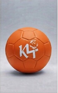 Ballon de football d'entraînement en PU orange avec logo K4 pour la pratique des arts martiaux, équipement durable unisexe - Product Image 4