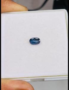 Zafiro Azul Natural con Corte Ovalado Certificado por IGI, 1.35 CTS, Color Azul Intenso Premium, Claridad Excelente, Gema de Colección de Calidad Fina - Product Image 4