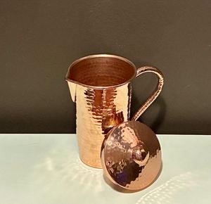 Ensemble de carafes en cuivre pour offrir en cadeau lors de fêtes, ensemble traditionnel pour servir l'eau, en métal, avec verres, durable, réutilisable, vaisselle de cuisine. - Product Image 6