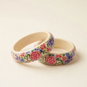 Ensemble de bracelets en papier mâché kashmiri faits à la main, blanc ivoire, motif floral, bijoux ethniques traditionnels indiens, fabriqués en Inde, export en gros - Product Image 1