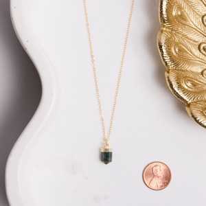 NIKHIL GEMS Elegante Colgante Vintage de Punta de Esmeralda, Amuleto Chapado en Oro con Piedra de Nacimiento de Mayo, Joyería, Regalo de Compromiso para Mujer, Tercera Edición - Product Image 2