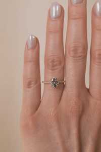 Bagues de fiançailles solitaires ovales en diamant de laboratoire, personnalisées en or massif 10K 14K 18K, avec accents de diamants taille ronde sur les bandes, vente en gros - Product Image 5