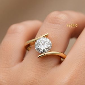 Anillo de Compromiso Solitario de Corte Redondo con Diseño Bypass, Oro de 18K, Anillo Nupcial de Lujo Contemporáneo con Envoltura Abierta - Product Image 2