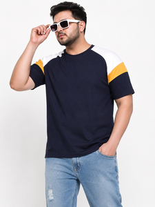 Camiseta de Manga Raglán Azul Marino para Hombre con Ribete en Contraste Blanco y Amarillo, Cuello Redondo, Corte Holgado, Tejido de Punto, 100% Algodón, Logotipo Frontal - Product Image 1