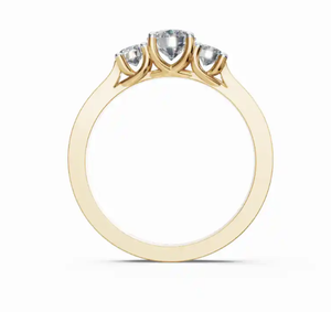 Bague en diamant de laboratoire rond The Eternal Trio, ornée de trois pierres brillantes dans un cadre élégant et intemporel - Product Image 4