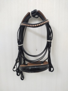 Encuentra iconos similares: Brida Weymouth al por mayor, Brida de cuero para caballo de alta calidad, Brida de cuero para caballo al por mayor. - Product Image 1