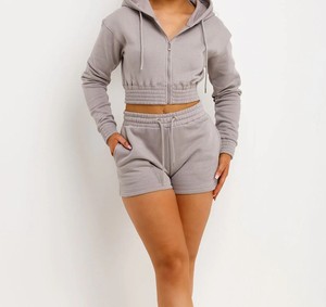 Ensemble deux pièces gris pour femme : crop top à capuche et short, décontracté, en coton tricoté, sportswear, printemps-été, couleur unie, manches longues, coupe classique - Product Image 5