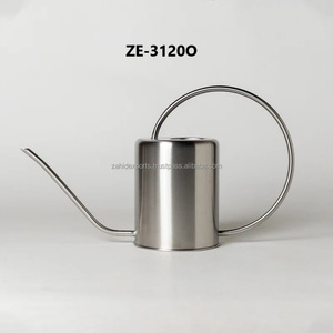 Arrosoir design artisanal en acier inoxydable thermolaqué, capacité 1,5 L, modèle ZE-3120N, pour l'aménagement de jardin, cadeau écologique - Product Image 4