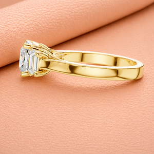 Anillo de Diamantes con Corte Baguette y Tres Piedras, Anillo de Compromiso de Oro Amarillo, Joyería Nupcial Elegante, Regalo de Aniversario - Product Image 3