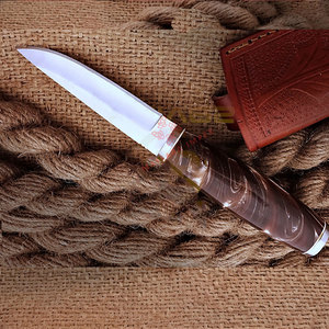 Cuchillo de Caza Puukko Hecho a Mano de Acero Inoxidable con Mango de Resina, Hoja Fija y Funda de Cuero - Personalizable para Camping y Actividades al Aire Libre - Product Image 3