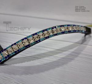 Diadema de Cuero Personalizada en Forma de V para Caballo con Cristales de Imitación Azul Claro, Azul Oscuro y Transparentes, Diadema Inglesa para Equitación - Product Image 3
