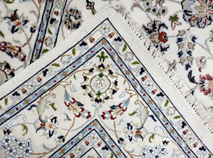 Alfombra turca tejida a mano con nudos, vibrante, de lana/seda, con estampados de animales, ecológica y antideslizante, de pelo fino y plano. - Product Image 4