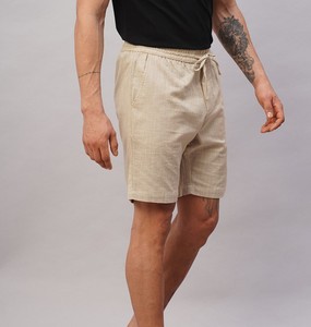 Shorts d'été pour homme en satin de coton beige, coupe classique - Product Image 4