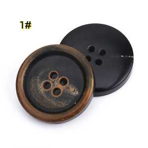 Boutons en corne naturelle véritable à quatre trous, vente en gros du fabricant, accessoires polyvalents unisexe pour costumes, manteaux, vestes et pantalons - Product Image 1