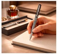 Coffret Cadeau Parker 3 Pièces Édition Spéciale Vector, Stylo Roller en Acier avec Finition Chromée, Porte-clés Parker Modèle P07 pour un Cadeau Élégant