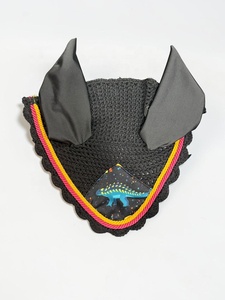 Ensemble de tapis de selle de dressage pour chevaux, motif dinosaure sauteur, fait main, avec bonnet et housse de casque assortis - Product Image 5