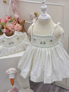 Vestido de niña a la moda, hecho a mano, con smock, de lino y algodón orgánico, transpirable, lavable, con estampado floral, en stock. - Product Image 4