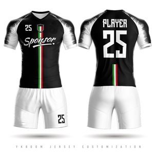 ชุดฟุตบอลชาย – เสื้อฟุตบอลสีดำแขนเสื้อแบบแร็กแลนสีขาวดำ พร้อมแถบธงชาติอิตาลีตรงกลาง และกางเกงขาสั้นสีขาว - Product Image 1