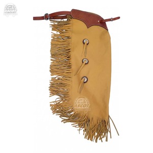 Chaps de qualité supérieure en daim de vache, style Bermuda, avec franges et travail artisanal. - Product Image 1