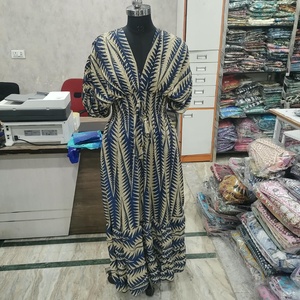 Robe longue bohème pour femme, col en V, manches bouffantes, motif floral, taille élastique à volants - Product Image 3