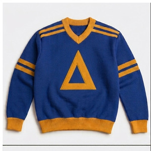 Pull en tricot gris pour homme à col en V avec applique triangulaire blanche, coupe classique, vêtement décontracté d'automne - Product Image 4