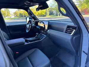 Véhicule Propre Offre Fiable 2024 Lexus GX 550 Overtrail+ Hybride Turbo 6.1-8L 4x4 Pneus R15 Sièges en Cuir Très Bien Équipé - Product Image 3