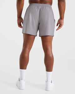 Shorts pour hommes gris uni à séchage rapide avec taille élastique, coupe mi-haute, décontractés, tissés, personnalisables, avec logo sur mesure, OEM - Product Image 3