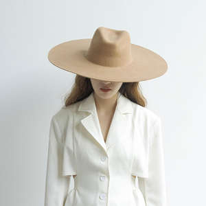 Chapeau Fedora en polyester tendance pour femmes et hommes, style classique, décontracté, à large bord, chapeau jazz - Product Image 1