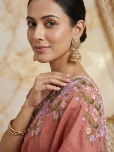 Sari en soie premium avec broderie fantaisie, sari de fête Matka, sari brodé traditionnel, ensemble de sari en soie élégant - Product Image 2